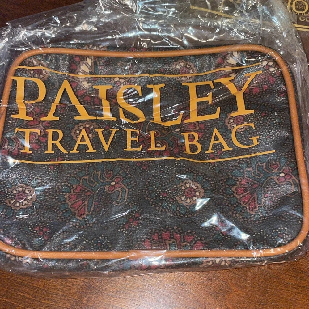 Avon Paisley Collection PVC Makeup Travel Bag with 2 oz. TSA Travel Bottles